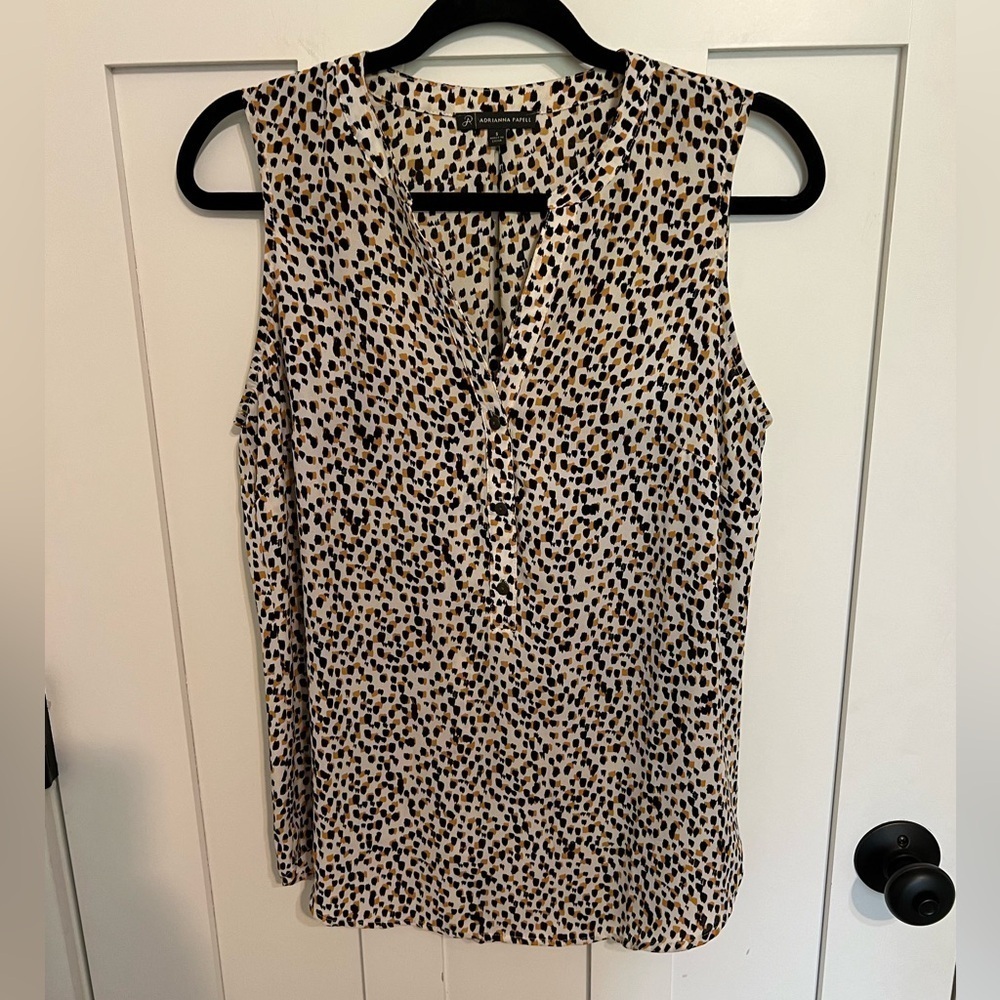 Adrianna Papell Sleeveless Henley Blouse Size Small v-neck Polk dots
